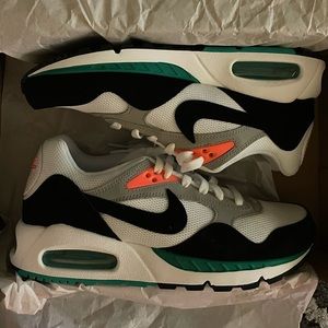 Nike Women’s Air Max - Size 8 brand new